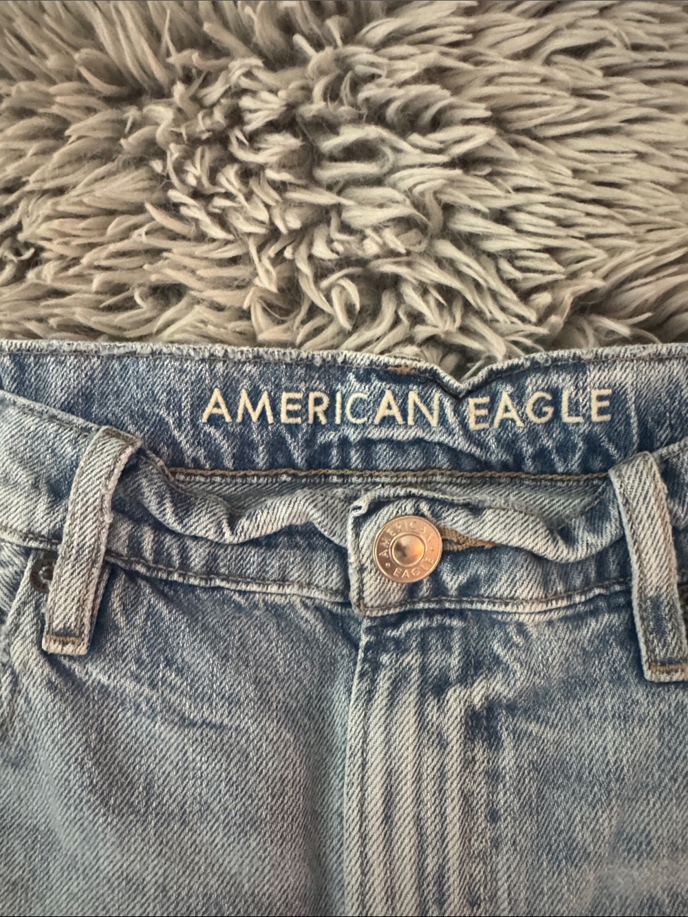 American Eagle Outfitters Light Wash Distressed Denim Shorts - Picture 3 of 5